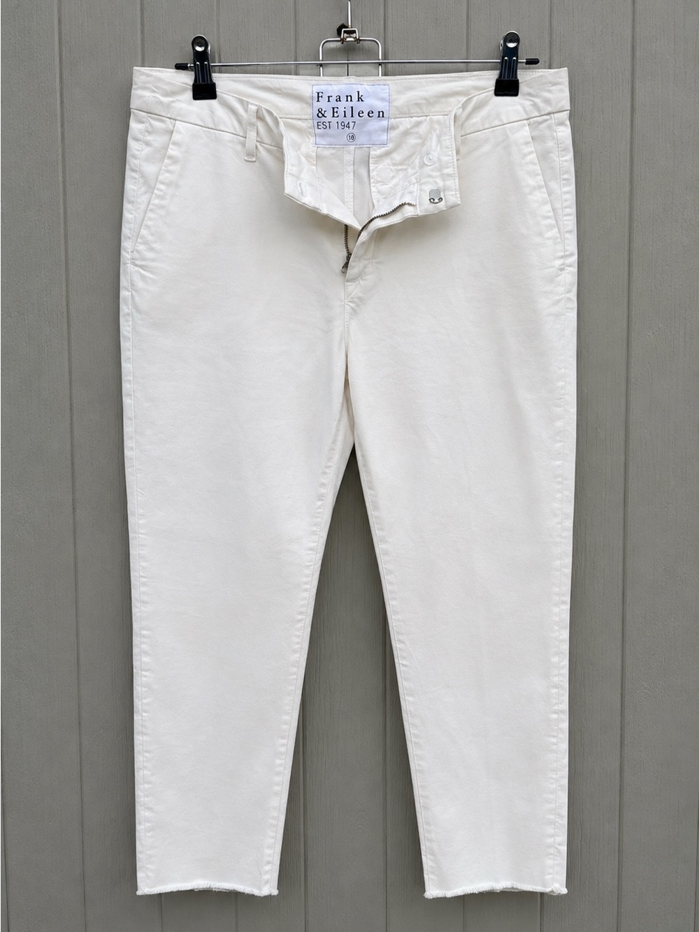 Frank & Eileen Off-White WICKLOW
The Italian Chino Size 10 Excellent Condition